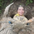 小伙发现特大蟹王洞，冒大雨狂挖一个多小时，最后掏出蟹王夫妇