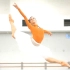 俄罗斯芭蕾舞女孩【大跳】和【倒踢紫金冠】基本功快慢镜头组合教学展示