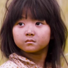 小女孩的三次回头看哭了多少人