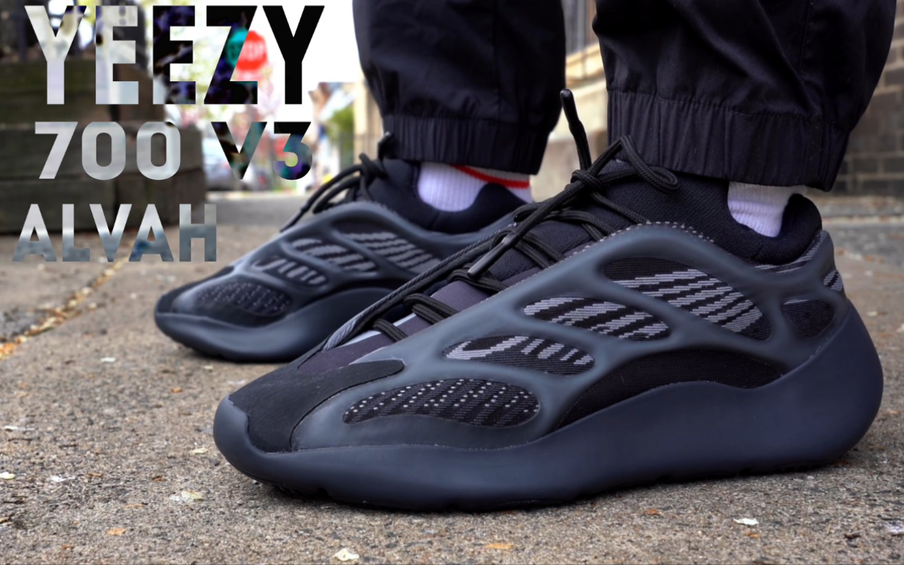 yeezy700 v3