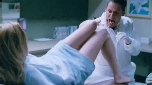 美女下体竟然长了牙，这可把医生吓坏了。