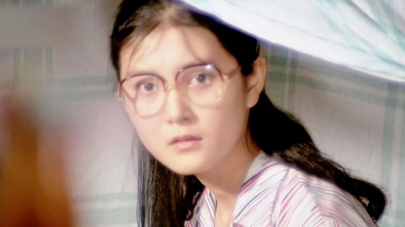 “他们怼你不是因为你近视，而是因为你长得太好看了！这才是真正青春洋溢的校园电影”