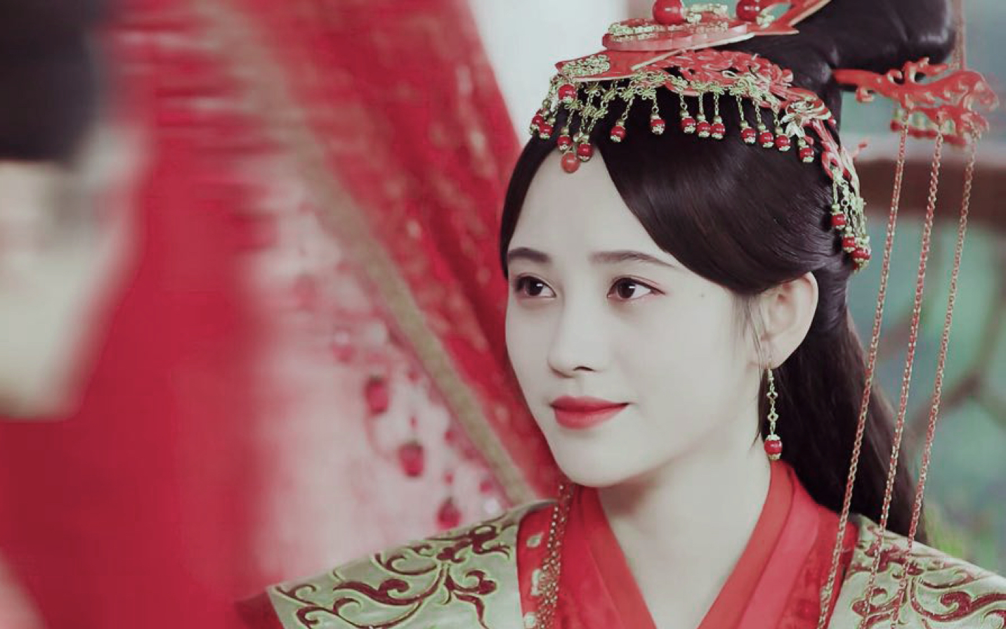 当用动画bgm打开影视剧丑女变美女梗