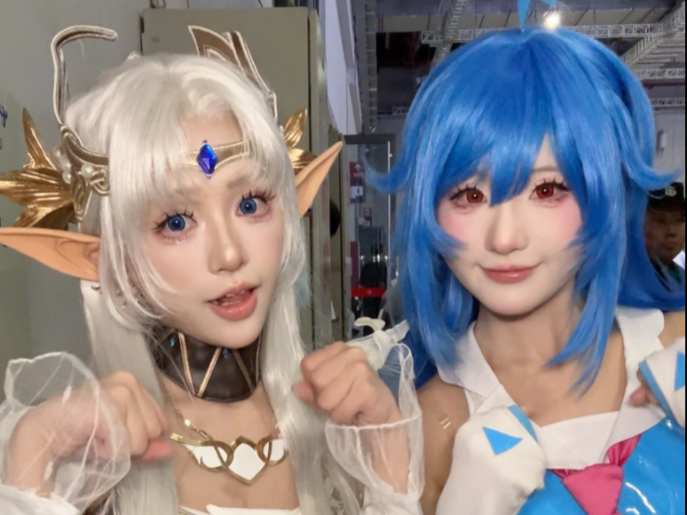 Bw2025 Comic-Con Fancy Stamp Collecting ~~ Did you push?