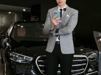 帅气大长腿车模 4.8