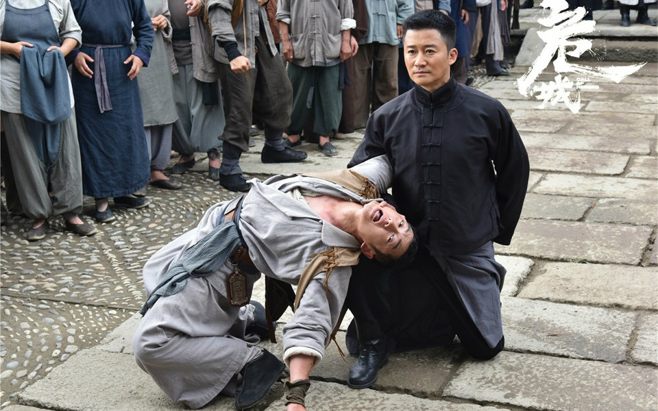 电影《危城》吴京霸气出场