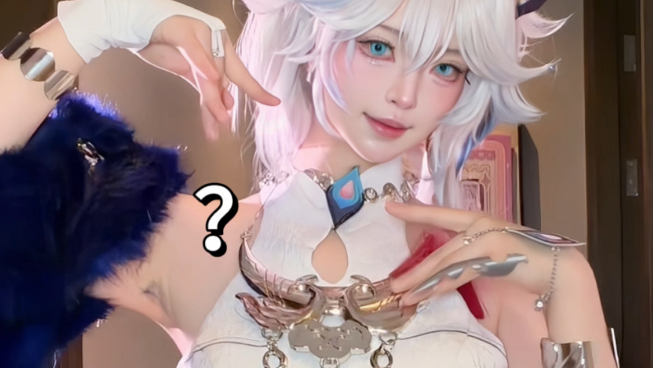 The first cosplayer to be stabbed in the back by Yao Guang has appeared