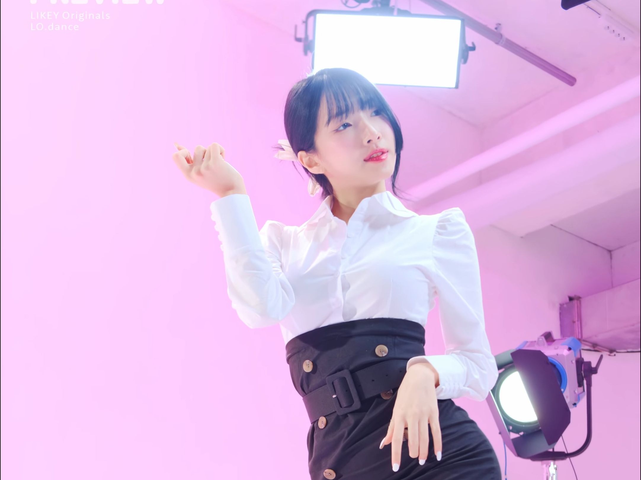 Seo Young, Excuse Me, Side View