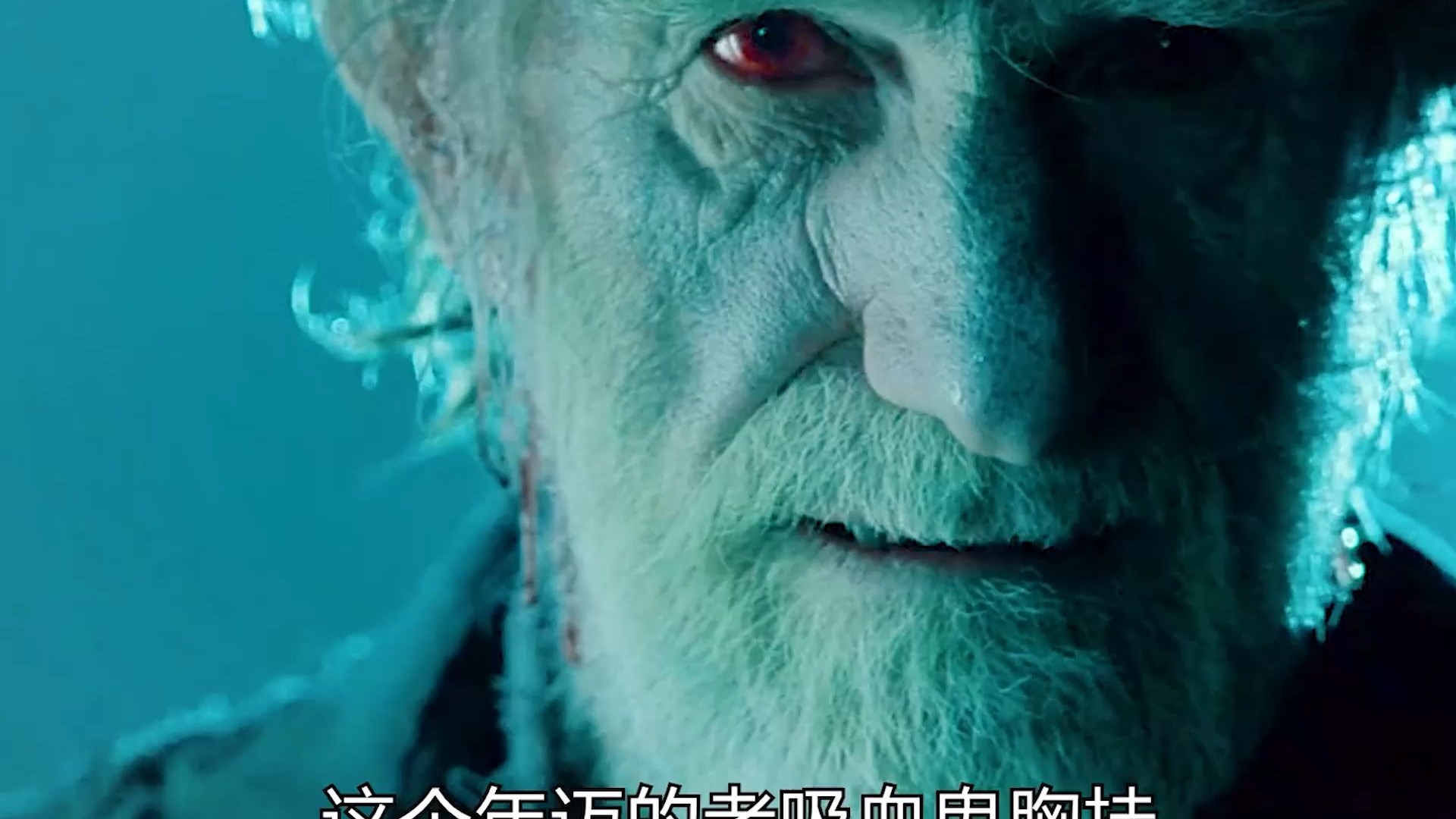 年迈老吸血鬼胸挂缺血牌子在街头乞讨血液，饥渴难耐他向路人伸出利爪《嗜血破晓》