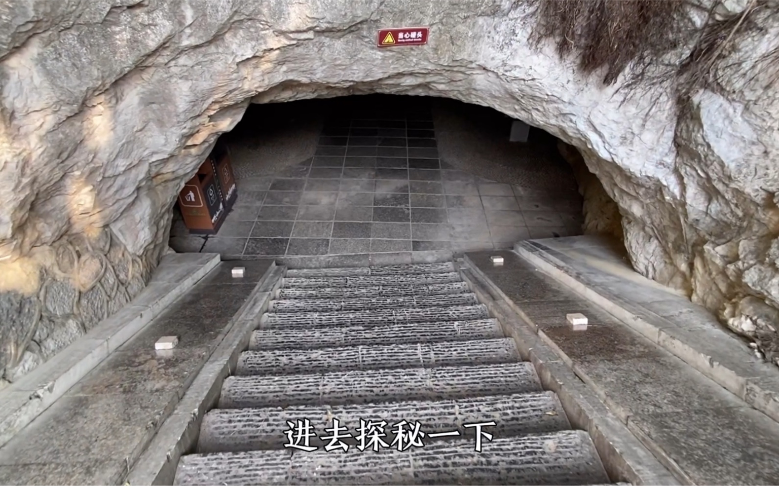 桂林的伏波山，山下有个很大的洞穴，洞里另有乾坤呀！