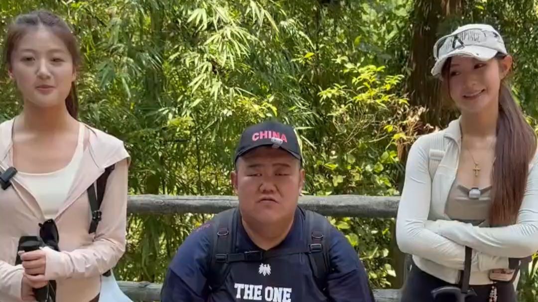 我做到了！天下峨眉，云上金顶！