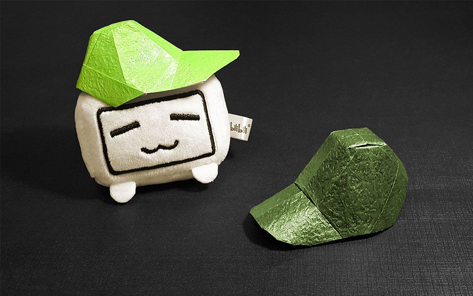 【折纸-教程】可怕，这个UP主竟然给小电视戴了绿帽子！折一顶棒球帽吧，2017流行色的……