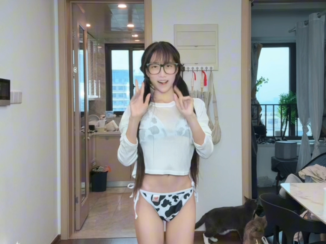 《恋爱告急》比基尼版（一键三连+投币 评论区抽单身狗送520情人节奶茶） | 李晴雪Shirley_日常区-coser家，cosplay爱好者，二次元聚集地，动漫文化，新番资讯，ACG，Coser展示