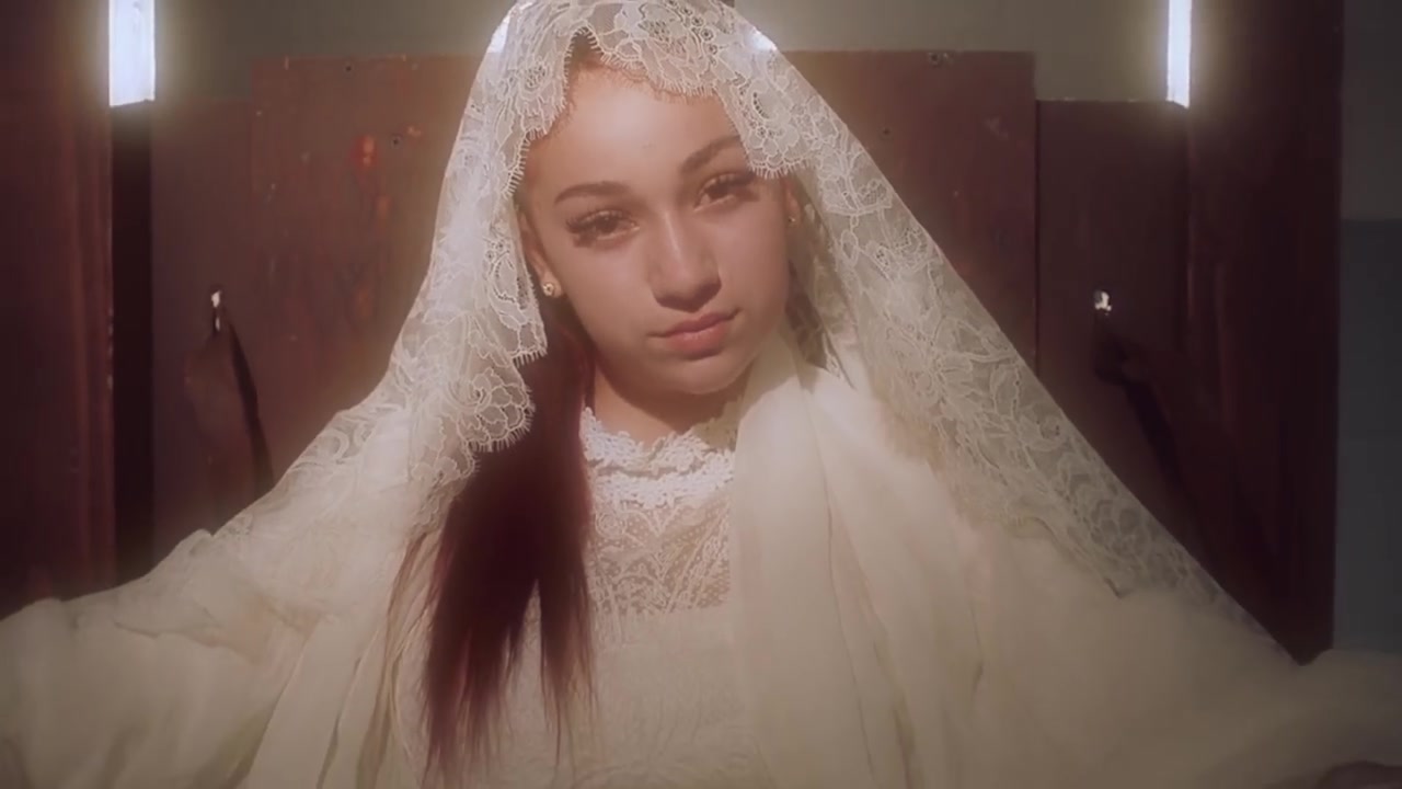 【搬运工z】你们还沉浸在cash me outside鬼畜时候,她