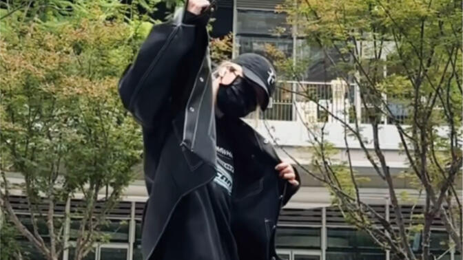 i人的户外smoke翻跳挑战 耳机跳飞了23333