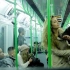 美女在地铁上骚扰男士 (社会实验反应)