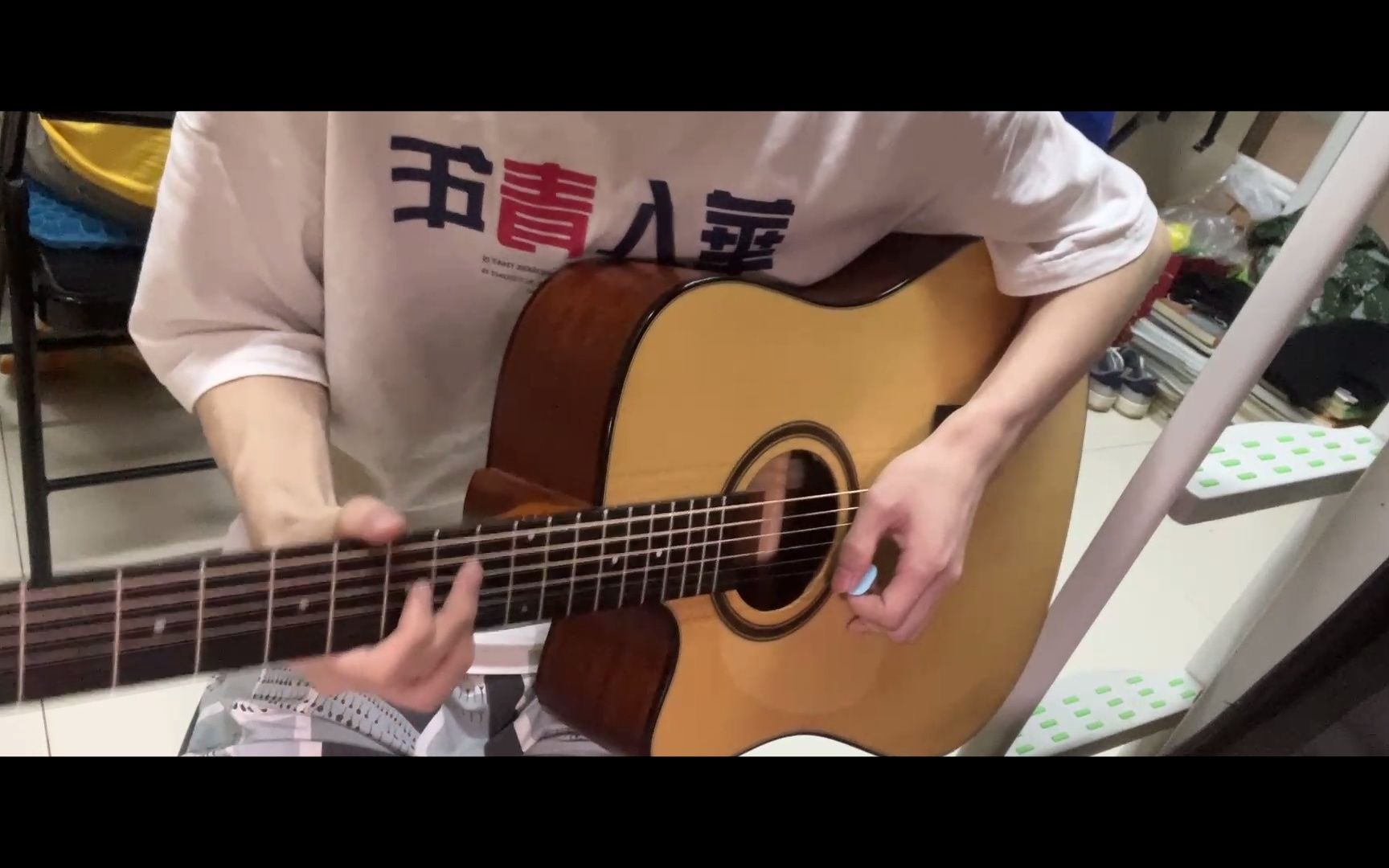 【起风了间奏solo】学了一个礼拜就弹《起风了》间奏木吉他solo的人。