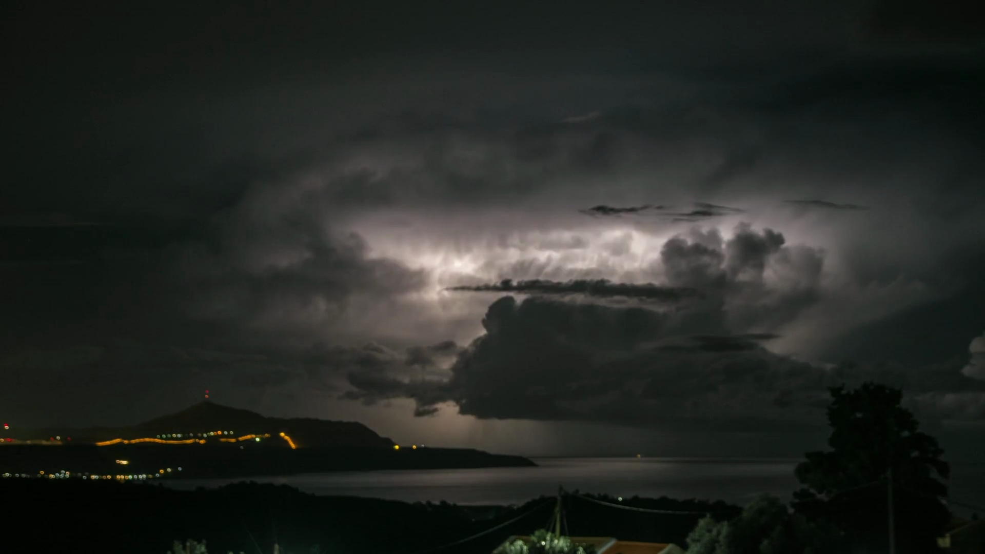 【无版权空境素材】夜晚，打雷，时间流逝，暴风雨，昏暗天气，闪电