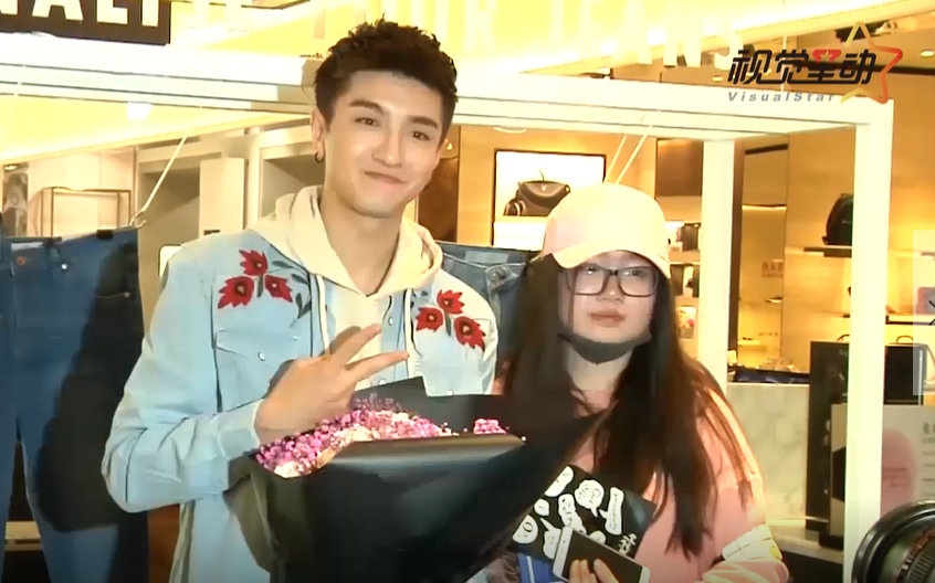 金瀚自爆喜欢穿着简单的女生 美女主播嗨翻变装趴