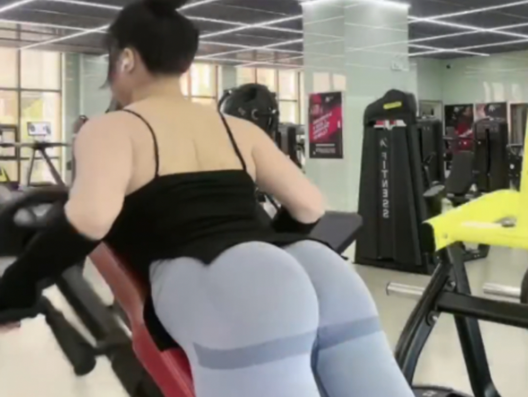 Cc trainer: gym back training.