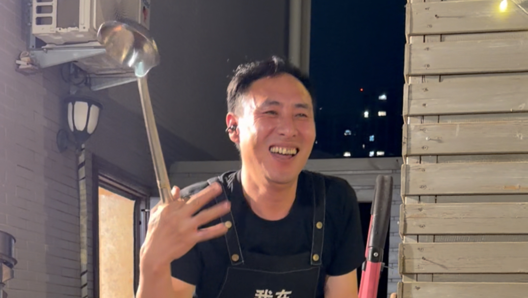 之前泡的水果酒能喝了，预算超标的一顿，也是最欢乐的一顿
