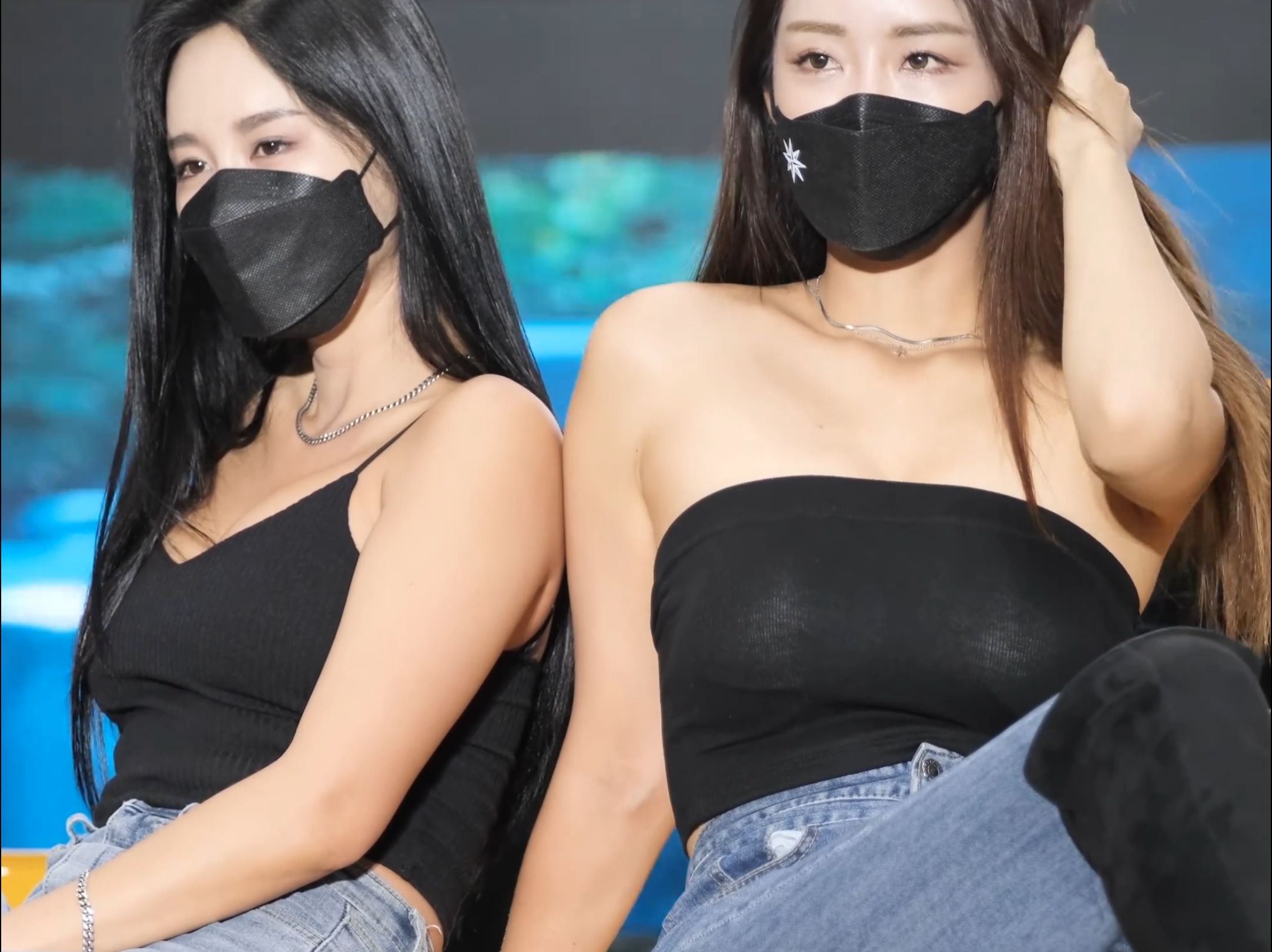 Miss Cheon Sera & Yoo Dayeon's Jeans Over-the-Knee Boots Outfit