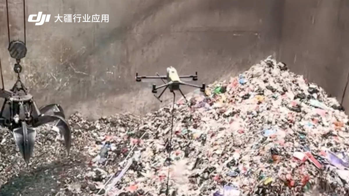 无人机“硬朗体质”，无惧垃圾池有毒废气