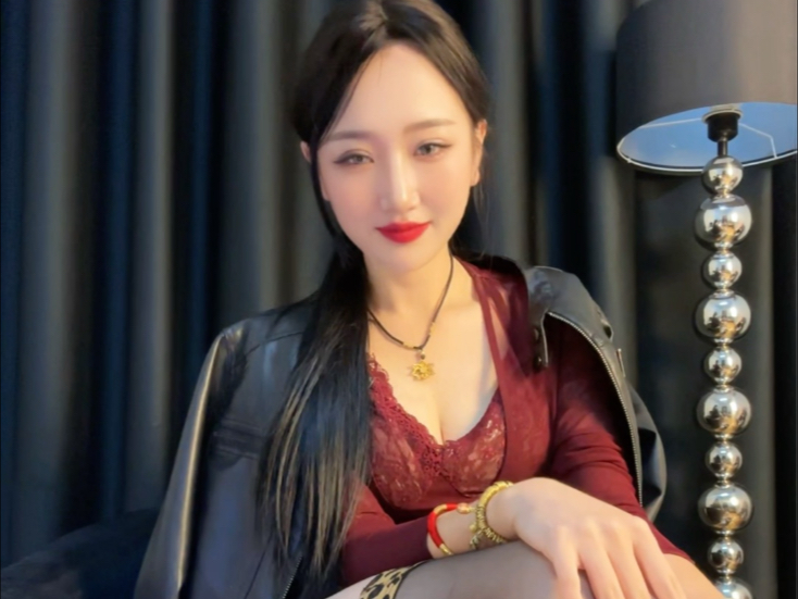 进来了 还不跪下