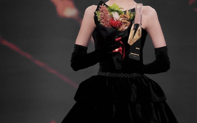 【赫本风造型】迪丽热巴微博之夜内场