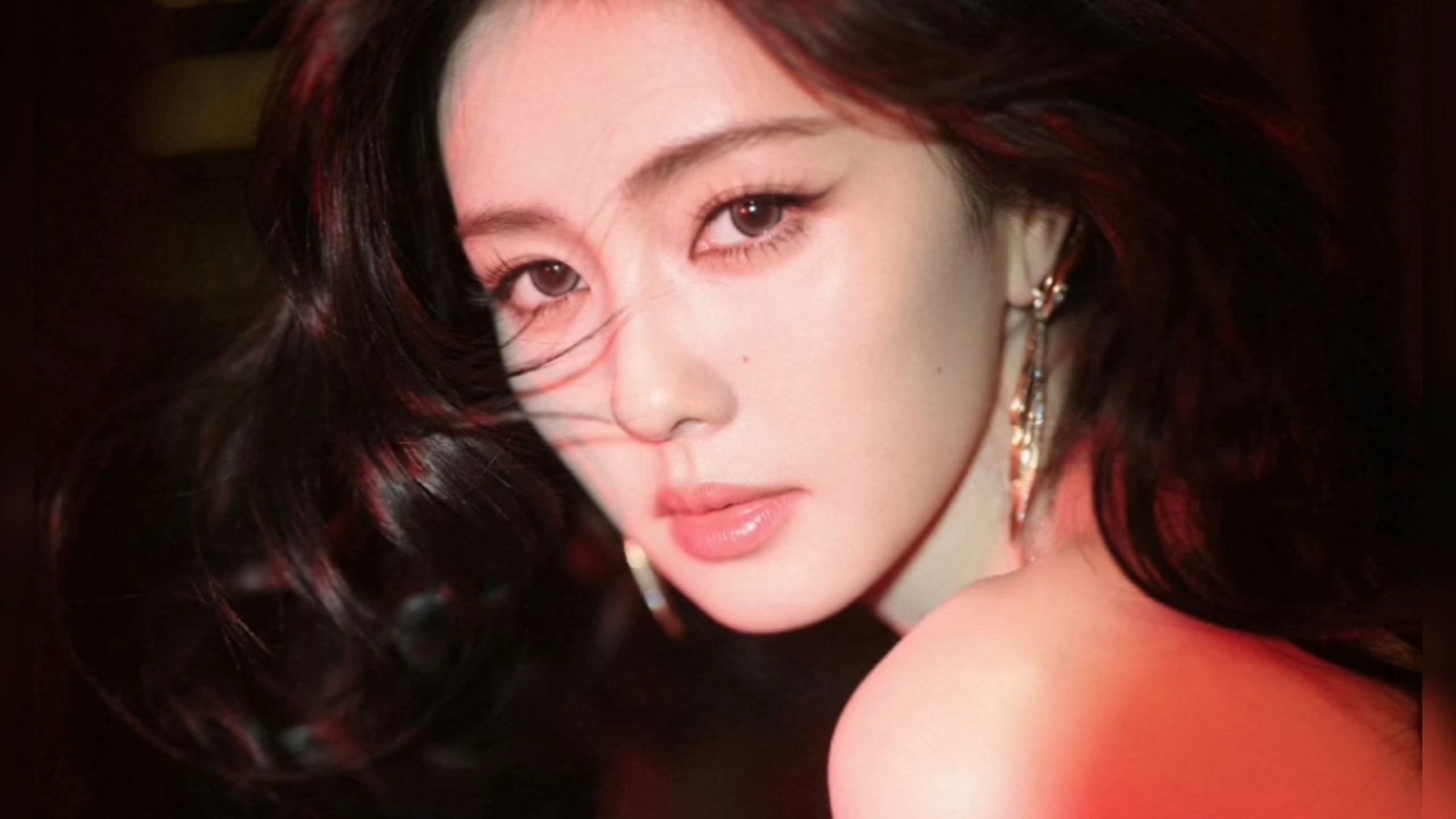 白鹿那一抹红色风情