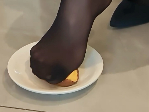 🦶🦶黑丝沾上奶油