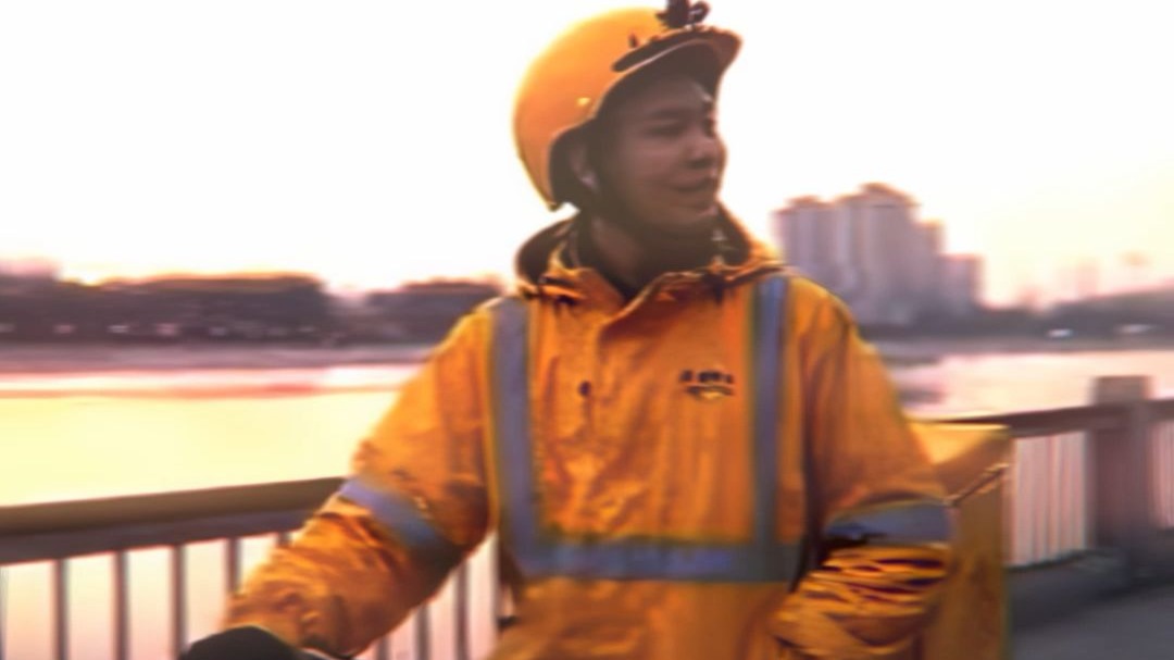 “富人在吃苦，穷人在享福，每个人都在为自己的梦想而活，爆赞！”