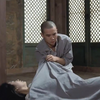 看见女施主在睡觉，小和尚好奇伸进被窝一抓，女孩来了感觉