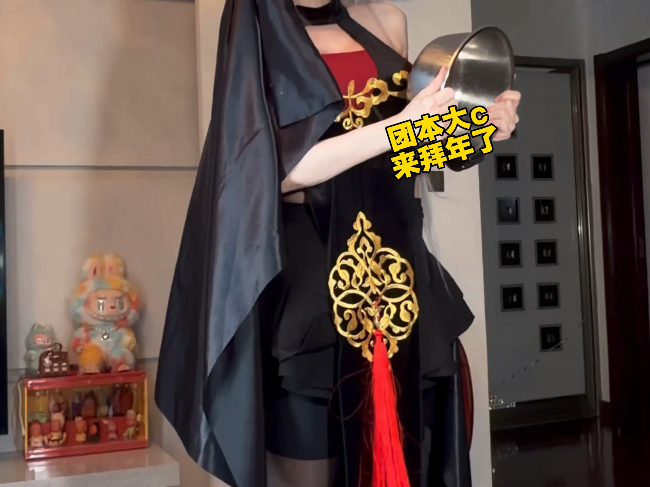 Let's run dungeons, bro? Dark Emperor cosplay
