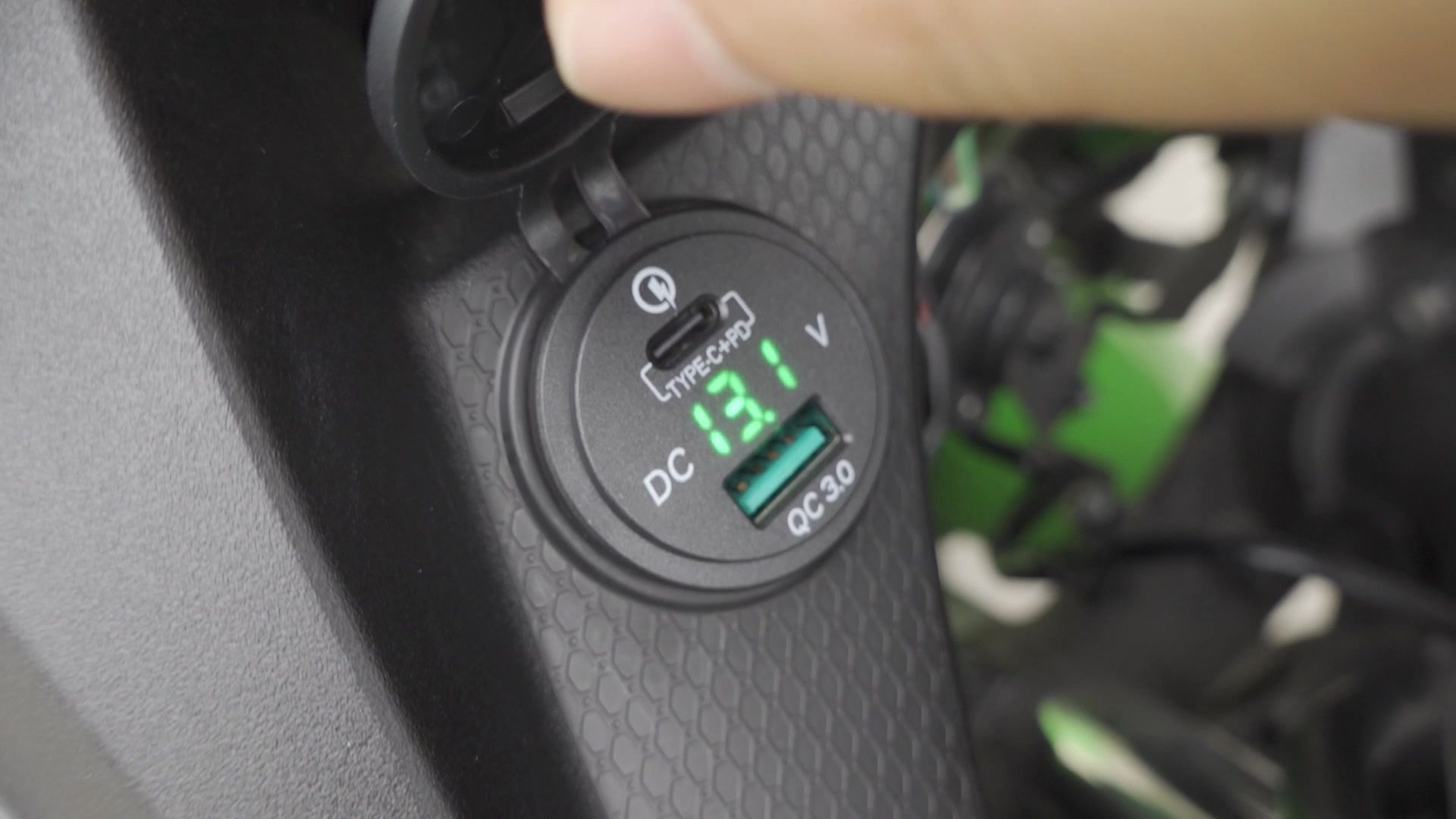 Ninja400无损加装USB充电