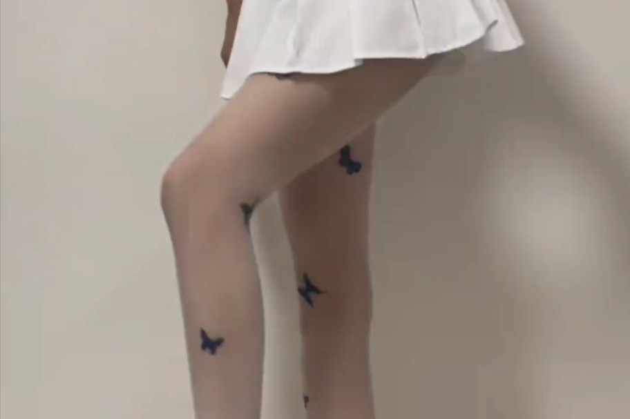 Where is the audience for butterfly socks