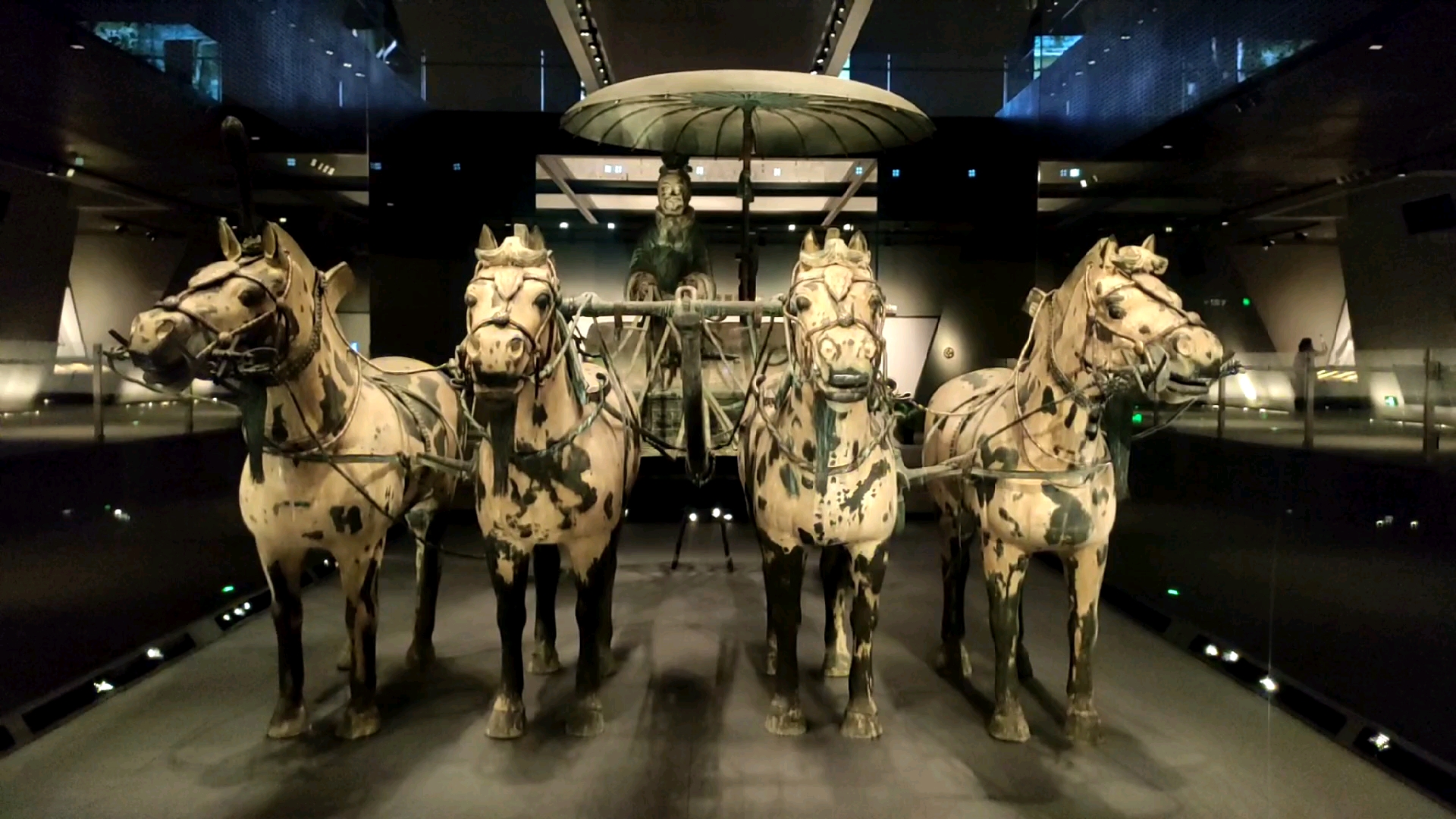 秦始皇陵铜车马，这可能是世界上最贵的车，无价之宝