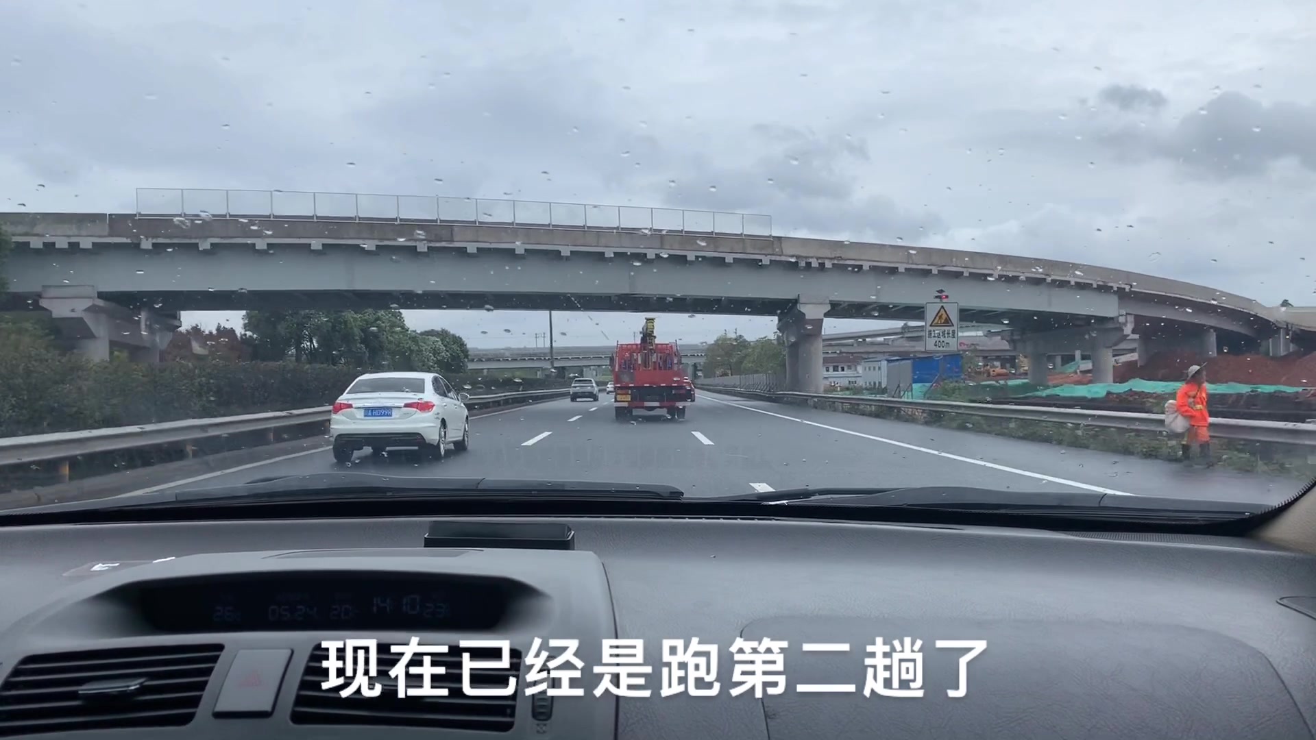 为了帮朋友搬家,专门开了台大型SUV,百公里油耗18个,油老虎啊