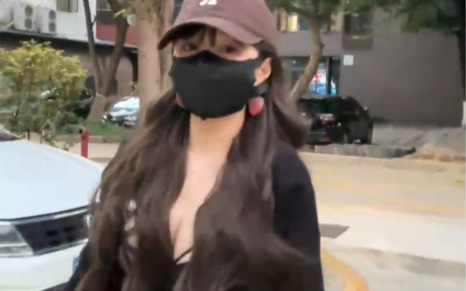 It's rare to wear all black.