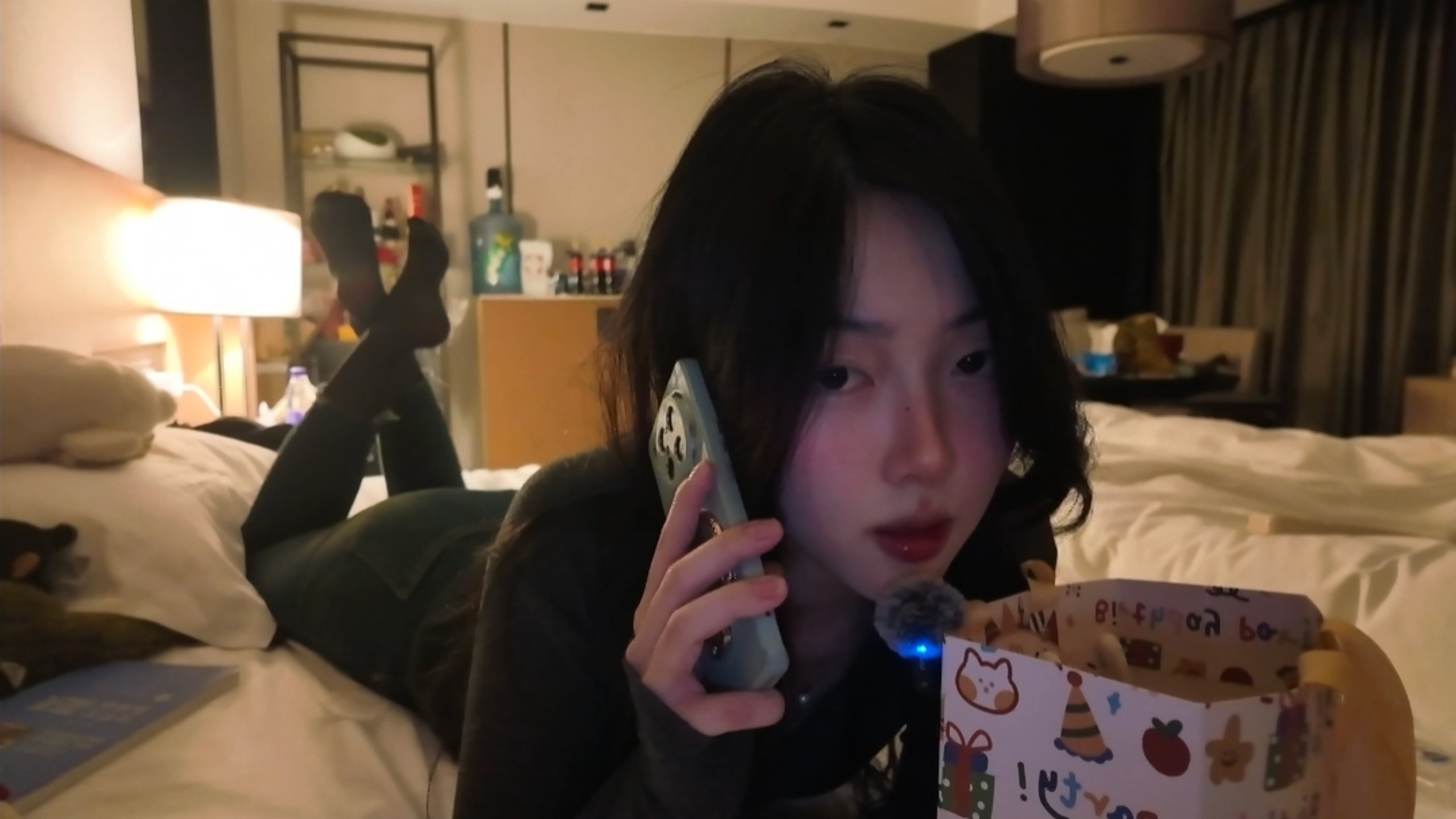 ASMR｜电话助眠☎️闺蜜深夜电话道歉+摇篮曲哄睡！！心都化了！！