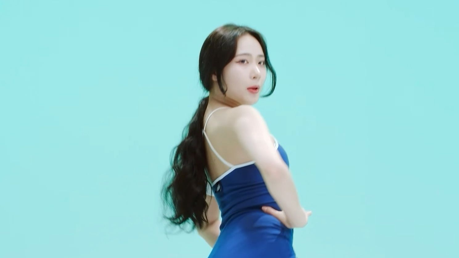 郑仁 bing bing 蓝裙