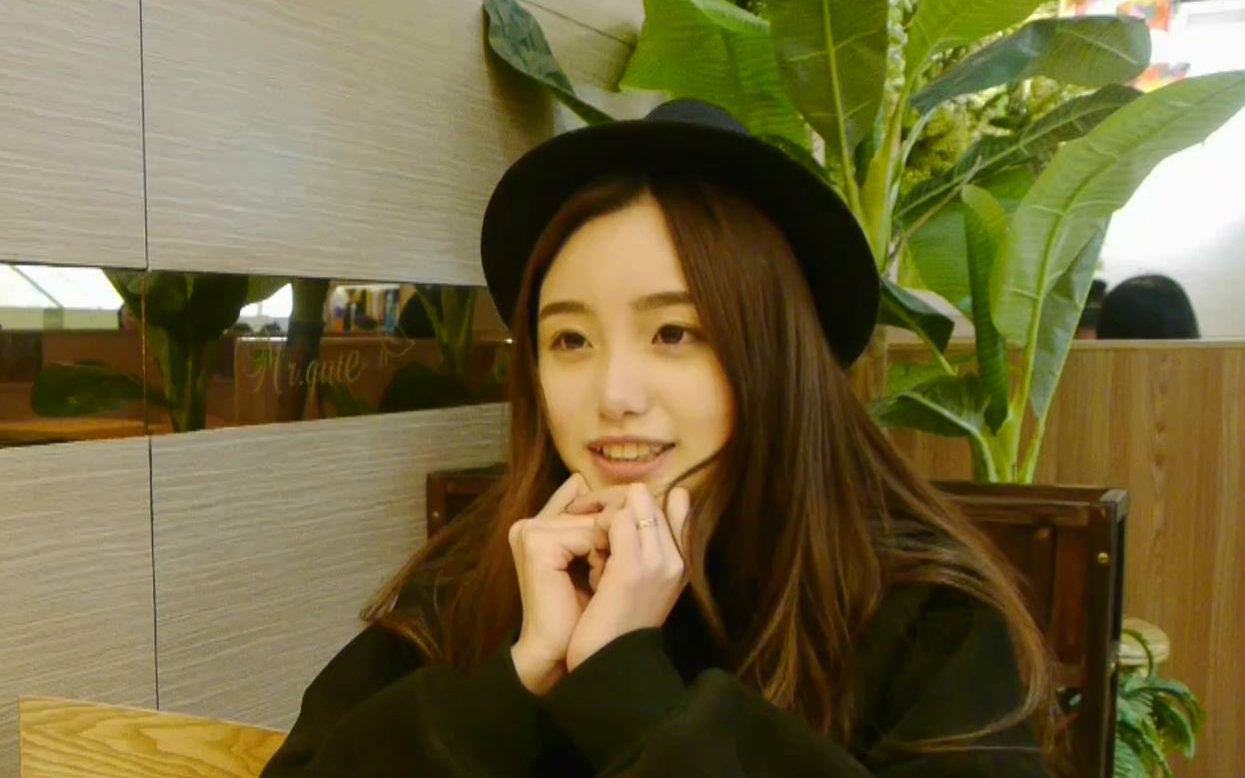 【逗比时刻】中5块钱六合彩可以泡美女_搞笑