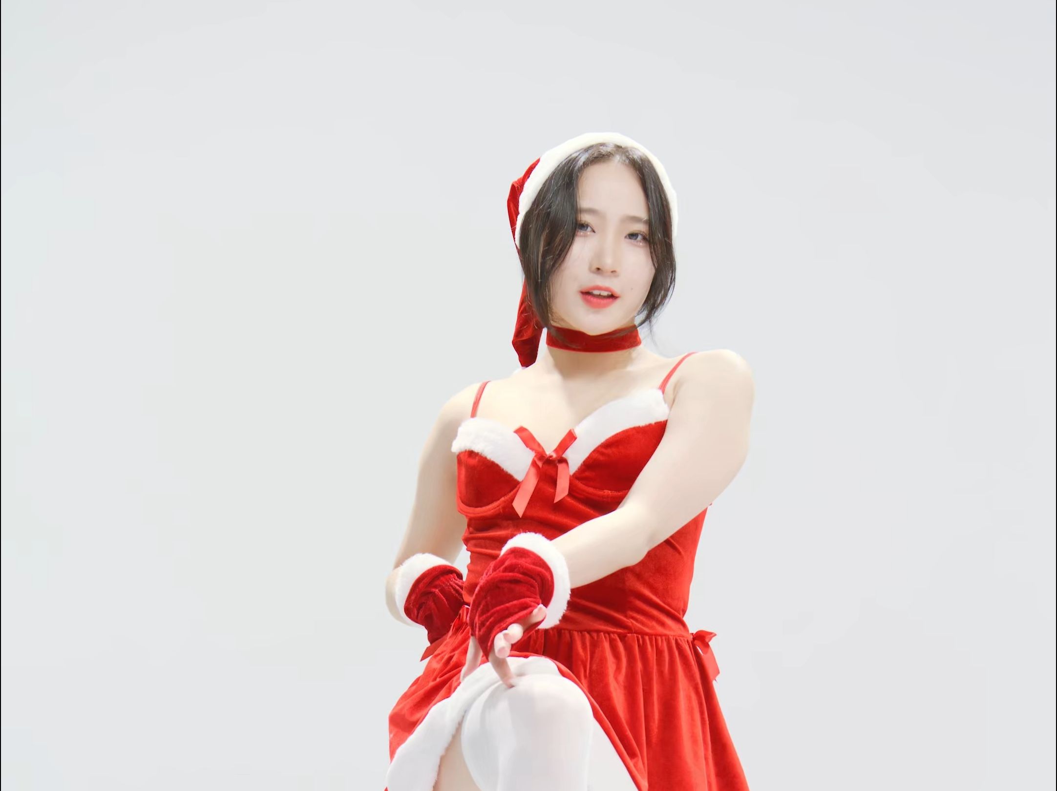 DM, Jung In, Christmas suit