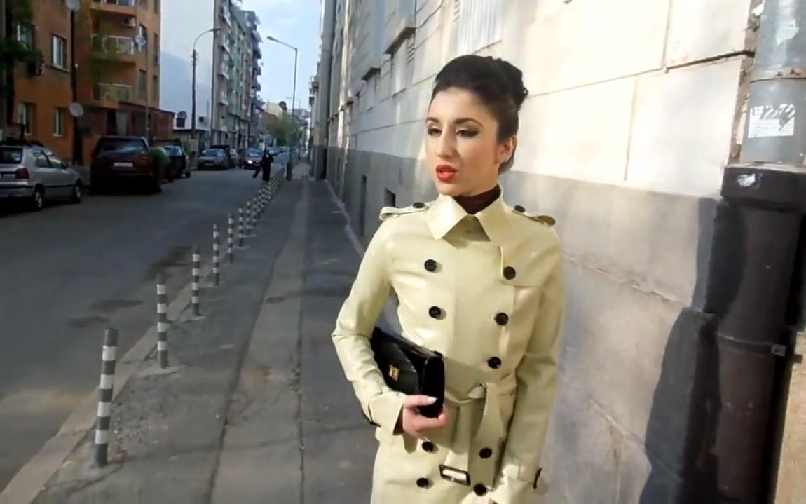 玛丽莲的皮风衣wearing Latex Trench Coat In Public 哔哩哔哩 つロ干杯 Bilibili