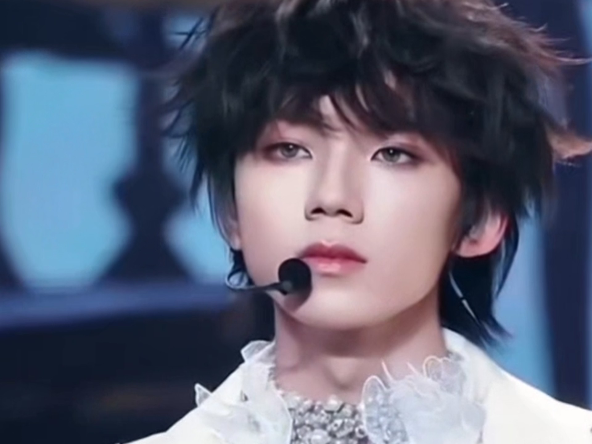 你拿什么跟我争？嗯？