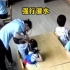 近日，家长举报山西省孝义市一幼儿园虐童，涉事教师已开除，教科局介入调查。