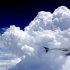 舱内全程实拍飞机穿过云层