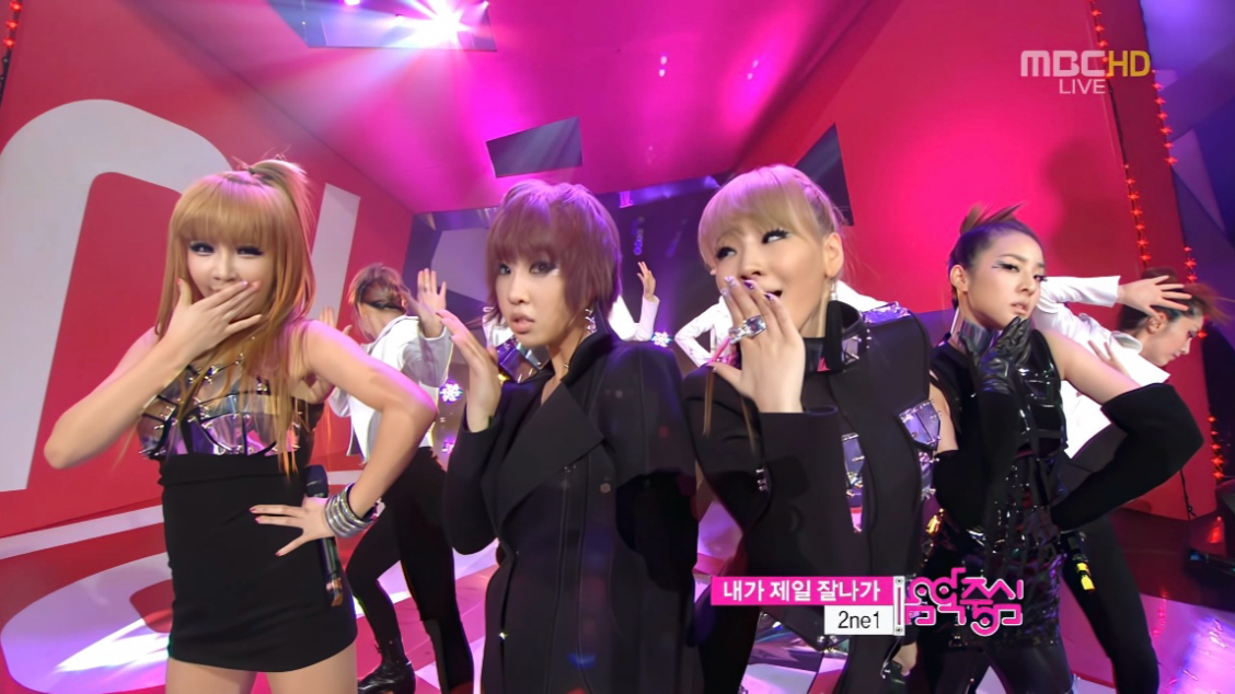 能把糊团唱自卑的我最红…出道两年实力和台风就这么稳，不愧是大21！这时期的忙内敏智才17岁，YG真不搞什么养成系