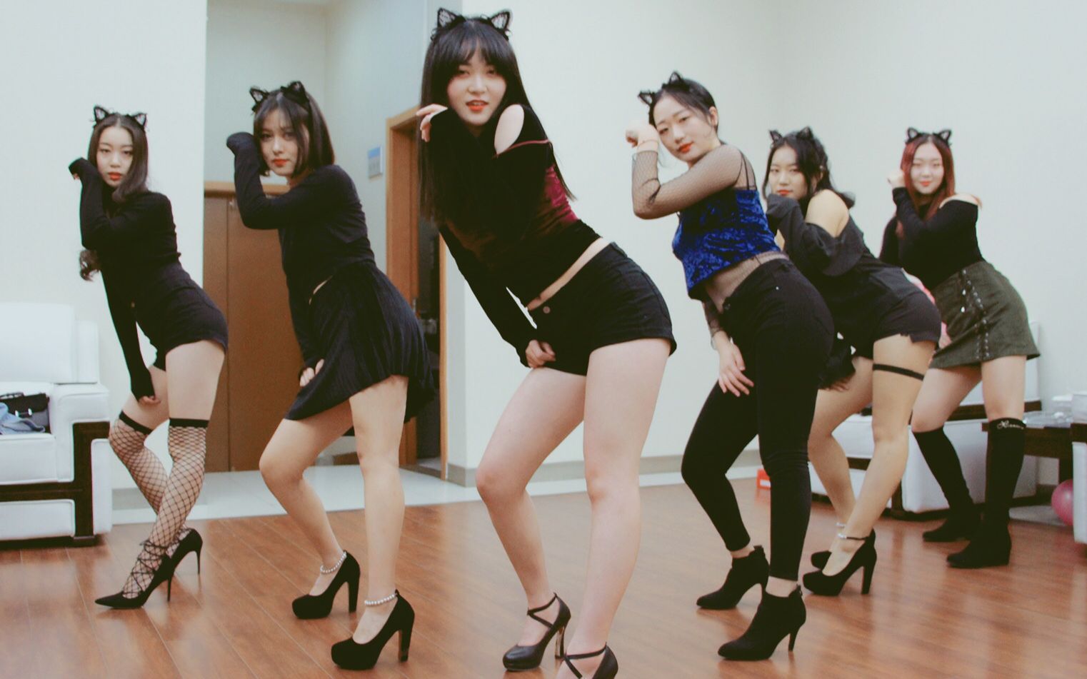 韩团mv Top10 No.5 AOA- 猫步轻悄(Like A Cat)_哔哩哔哩 (゜-゜)つロ 干杯~-bilibili