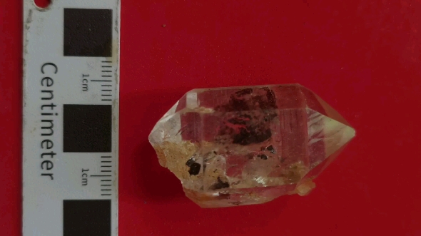 贵州喀斯特地区水晶，单晶体。